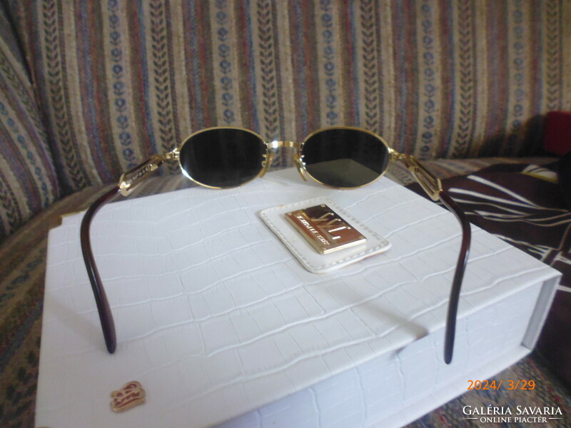 Rarity!!!! Vintage police unisex sunglasses!!