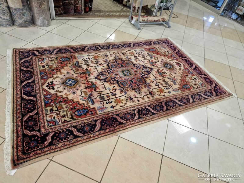 Hand-knotted 155x260 cm wool Persian rug z48