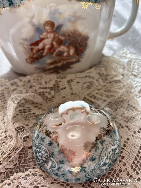 Angelic porcelain tea pot with putty