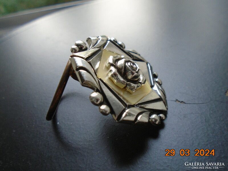 Ezüstözött vintage sálfogó bross kidomborodó rózsával,réz záró gyűrűvel