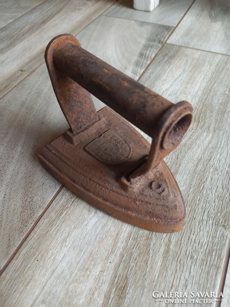 Gorgeous antique push-on iron ii. (14.2X11.5x9.8 cm)