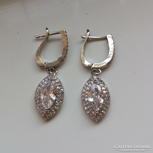 Zirconia earrings