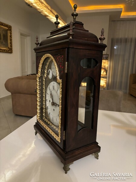 Baroque table clock