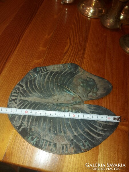 Cast iron frog sundial, size and weight indicated!