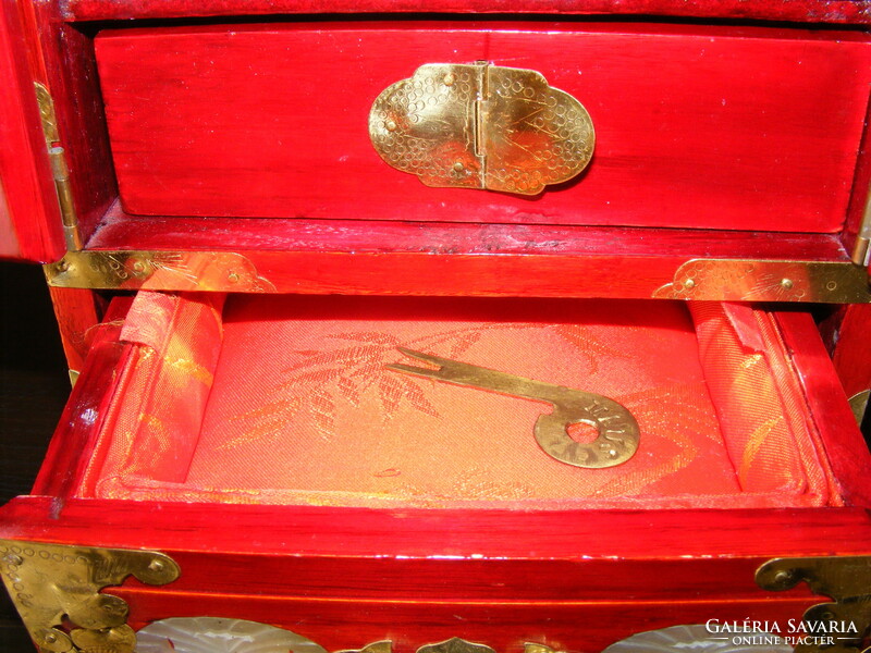 Chinese, Asian high-gloss red, copper jewelry box