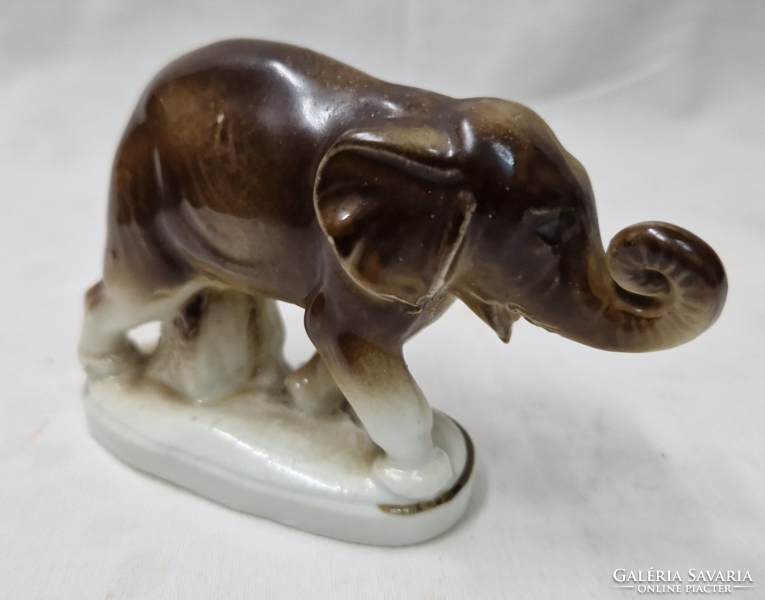Régi kis porcelán elefánt figura hibátlan állapotban 6,5 cm.
