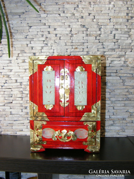 Chinese, Asian high-gloss red, copper jewelry box