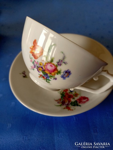 Hüttl Tivadar 4 db-os virágdiszes porcelán teáscsésze aljával