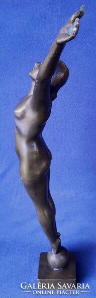 Dt/421 – large bronze female statue, juggler/gymnast