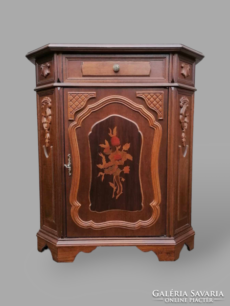 Inlaid chest of drawers