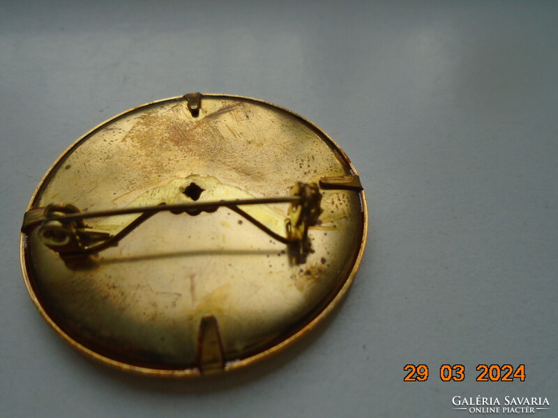 Fabric brooch with gilt mount with locking pin
