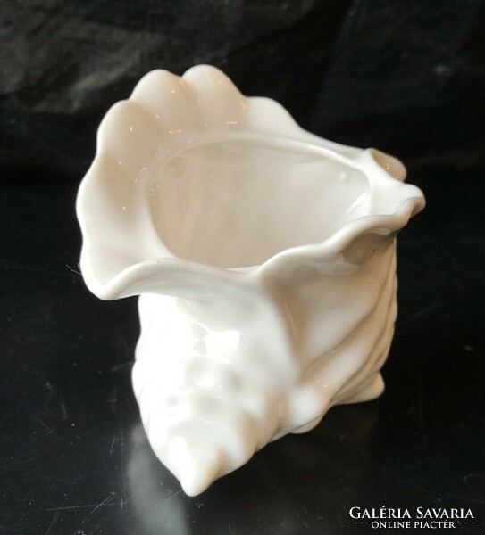 Fehér porcelán kagyló 7,5 cm magas