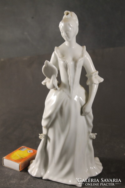 Hollóháza porcelain woman with mirror 564