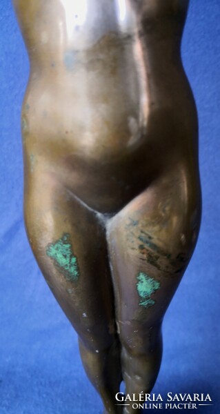 Dt/421 – large bronze female statue, juggler/gymnast