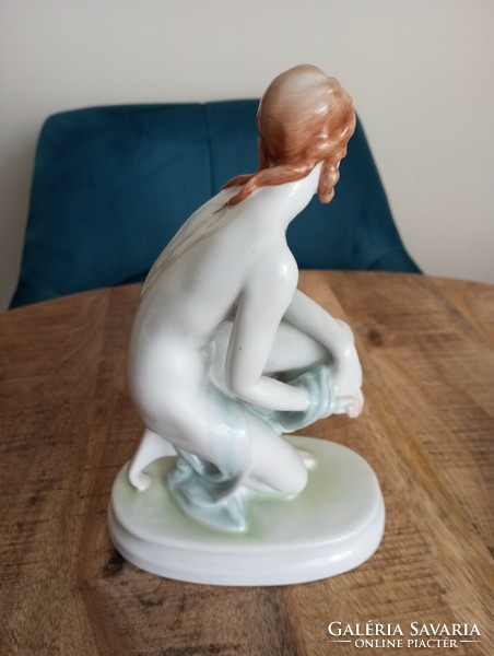 Kneeling nude statue of Zsolnay