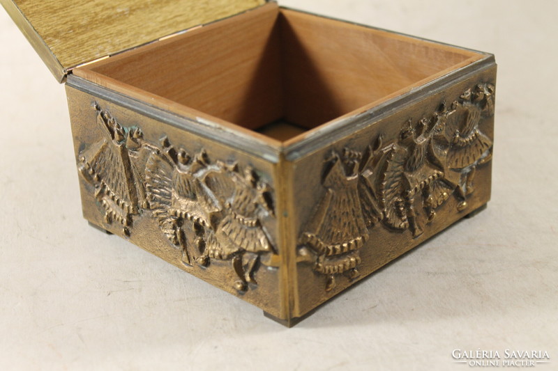 Bronze relief jewelry holder with scene 577