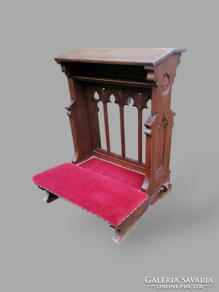 Neo-Gothic prayer bench