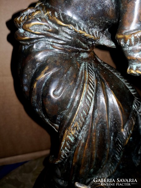 DT/420 – Nagyméretű bronz szobor Flóra galambbal címmel