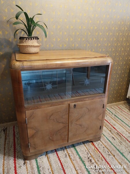 Walnut coated retro chest of drawers!