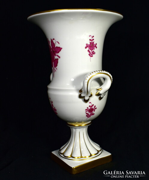 Great Heredni Appony patterned vase!