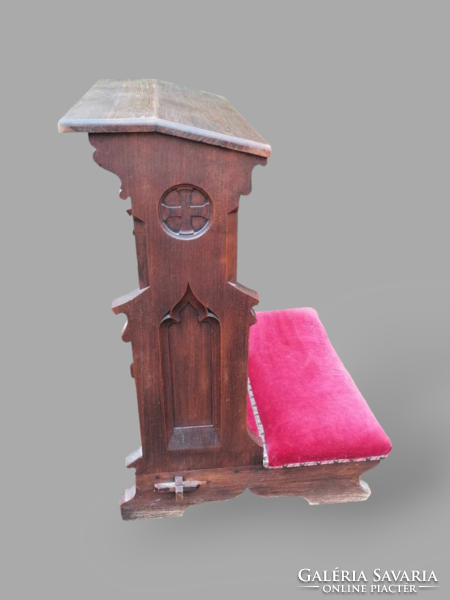 Neo-Gothic prayer bench