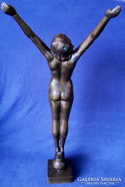 Dt/421 – large bronze female statue, juggler/gymnast