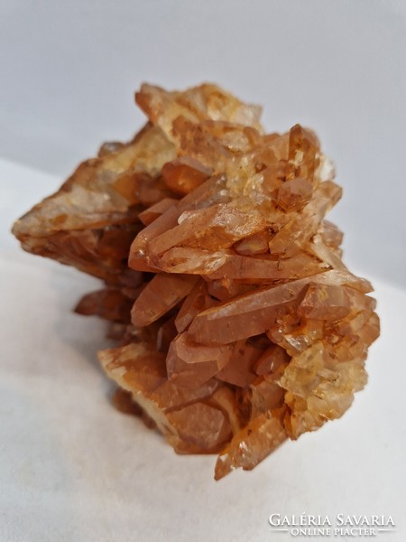 Tangerin (mandarin) quartz mineral deposit