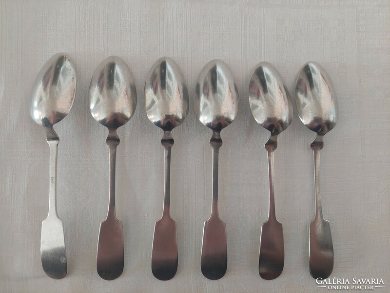Silver teaspoon set