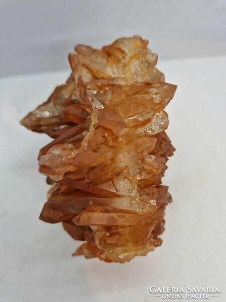 Tangerin (mandarin) quartz mineral deposit