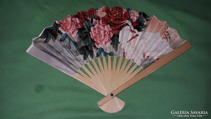 Retro keleti gyártmányú bambusz - papír kézi legyező kinyitva 15 x 28 cm a képek szerint