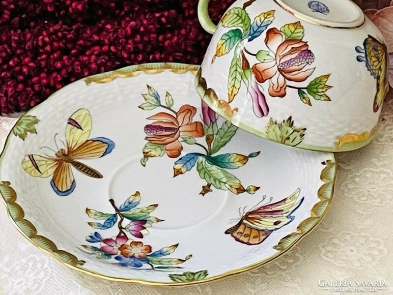 Antique Herend Victoria patterned tea cup set