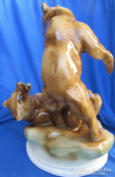 Zsolnay porcelán szobor,Markup Béla birkózó medvék, jelzett 29.5 cm magas,talpazat átmérő 17.8 cm