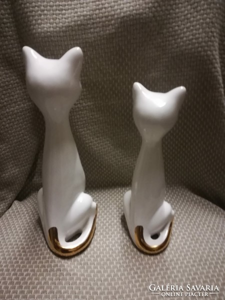 Couple of porcelain cats, for decoration