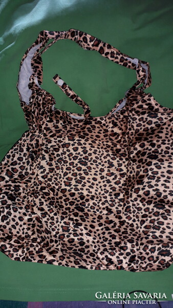 Retro hit stuff! A shopping bag that can be converted from an ocelot-patterned wallet according to rare flawless pictures