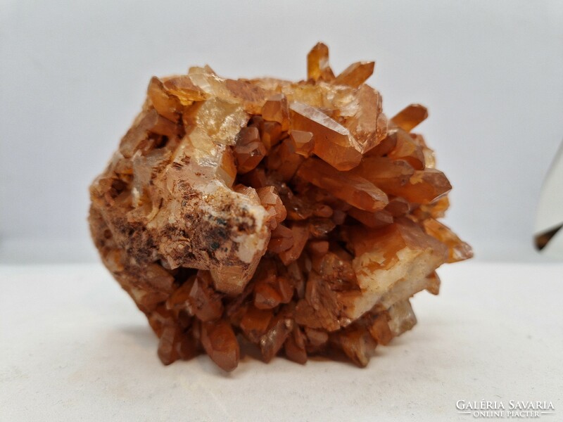 Tangerin (mandarin) quartz mineral deposit