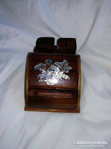 Chinese v Japanese lacquer box with mother-of-pearl, seashell inlay, cigarette box