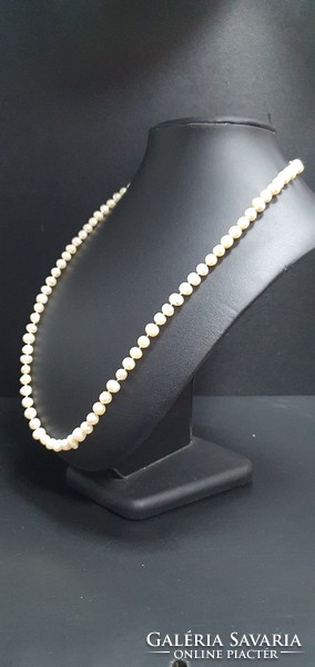 Baroque string of pearls. With certification.