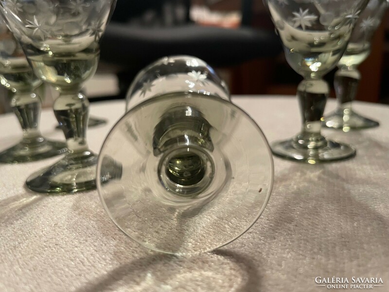 Art Deco 6 db-os csiszolt talpas üveg likőrös pohárkészlet