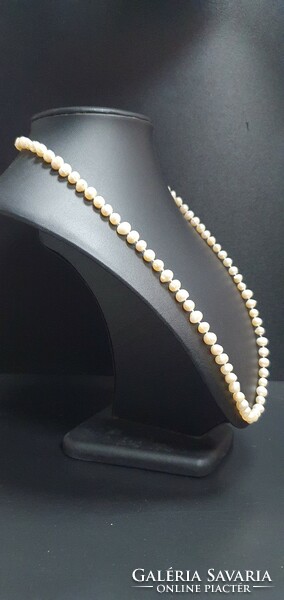 Baroque string of pearls. With certification.
