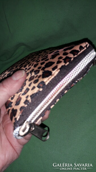 Retro hit stuff! A shopping bag that can be converted from an ocelot-patterned wallet according to rare flawless pictures