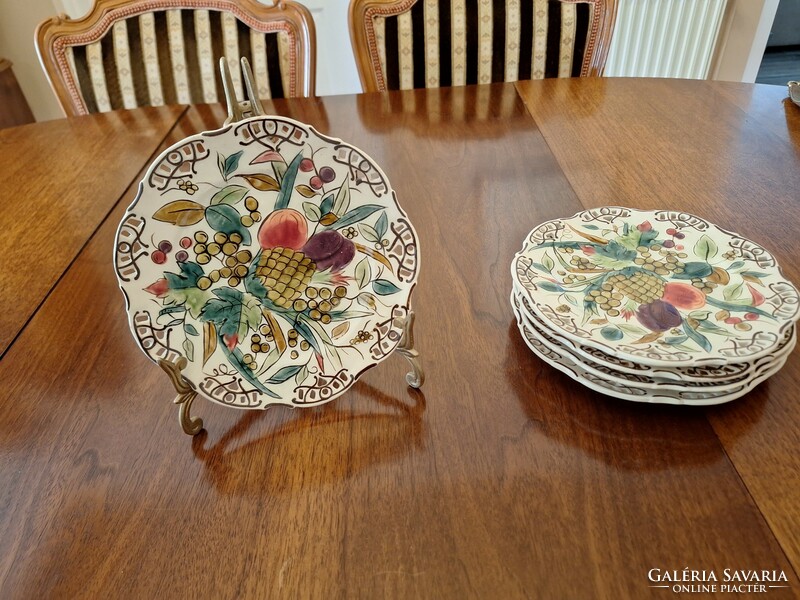 5 majolica plates