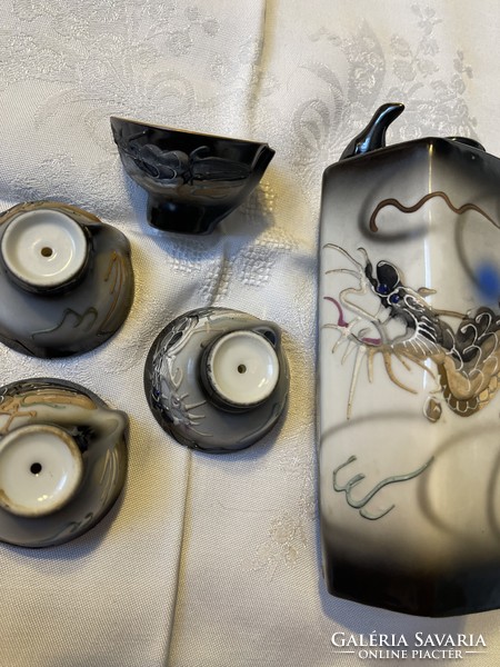 A special oriental four-person sake set