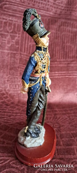 Soldier statue, larger hussar figure (l4618)