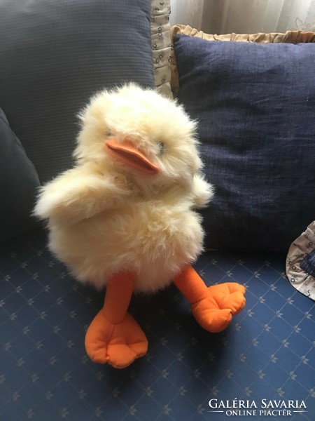 Huge, very fluffy, beautiful, yellow chick. In completely new condition. Size: 40x28 cm