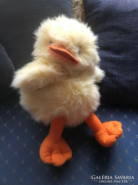 Huge, very fluffy, beautiful, yellow chick. In completely new condition. Size: 40x28 cm