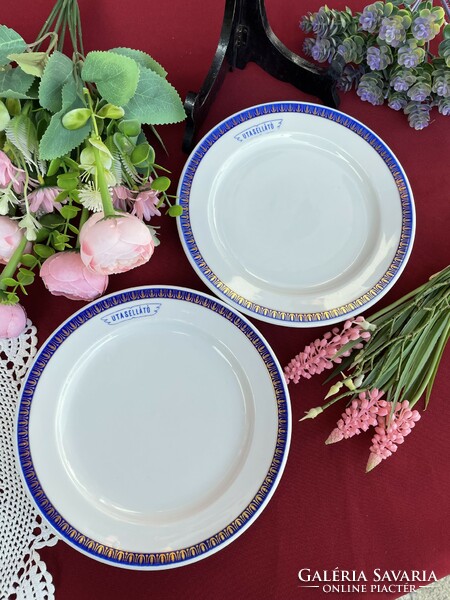 A rare Great Plains canteen-style passenger catering cake plate is a piece of nostalgia