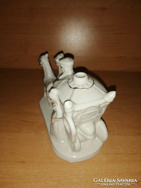 Gyönyörű porcelán hintó (po-1)