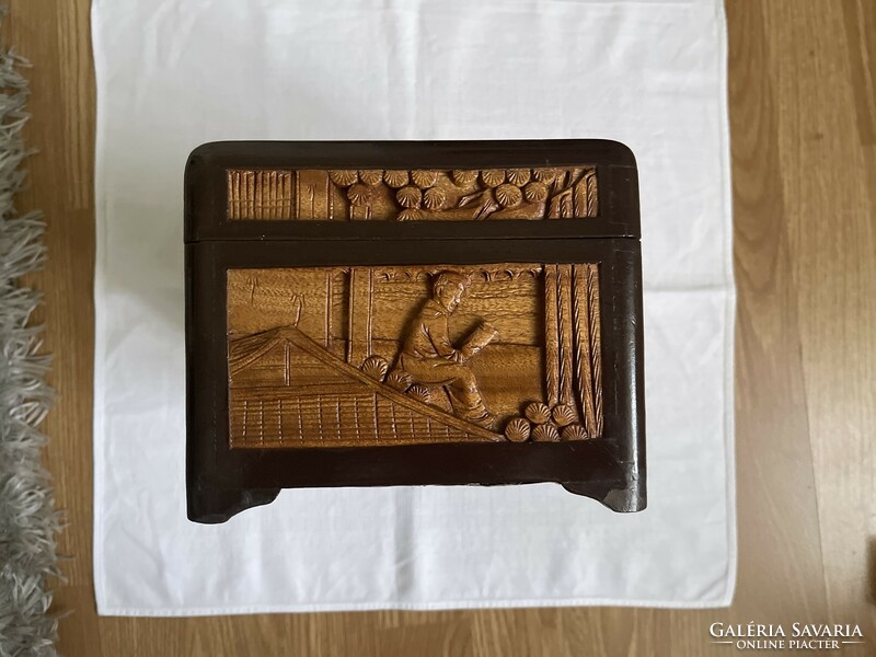 Beautiful antique Chinese carved sandalwood box.