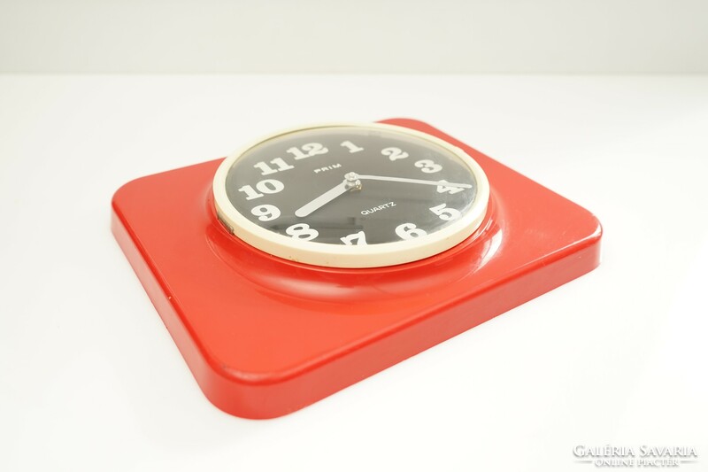 Retro red prim wall clock / plastic Czech / mid century / space age / old / pop art / 70s