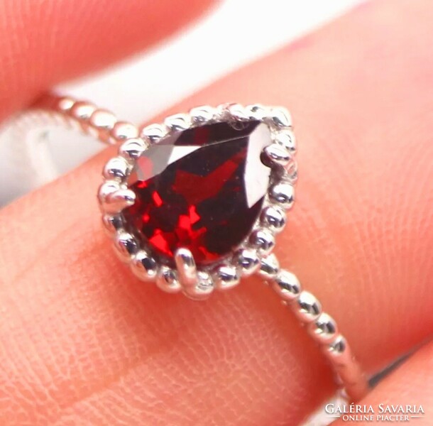 Real modern style ruby ring 8.5 meters